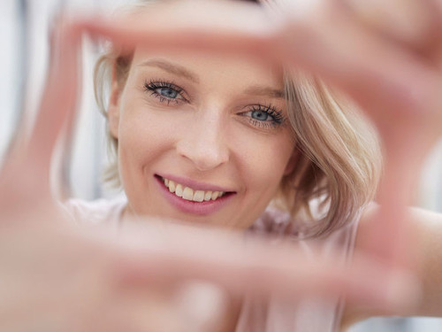 Как улыбка помогает противостоять невзгодам и привлекать успех