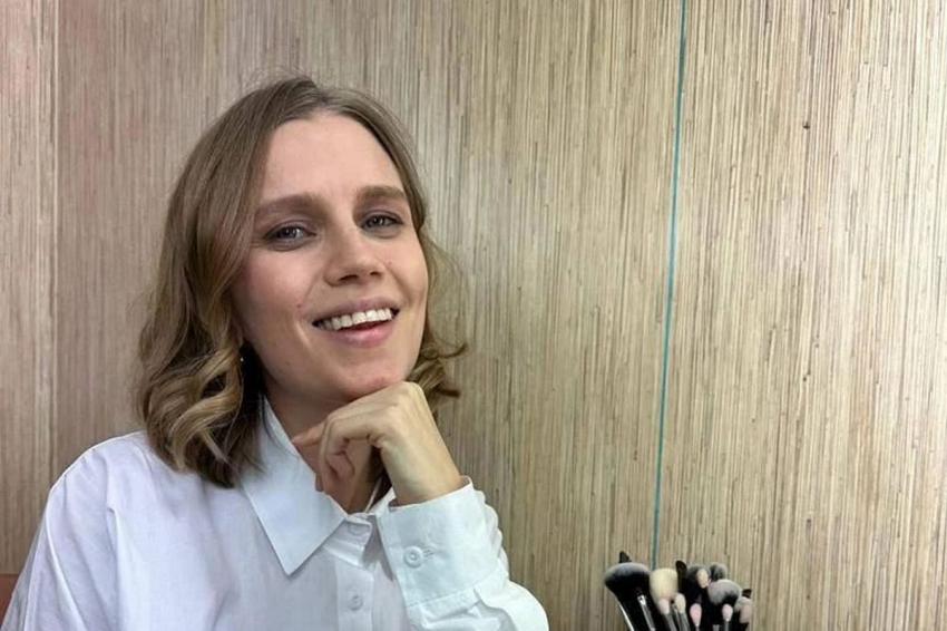 Дарья Мельникова, бывшая жена Артура Смольянинова, тайно вышла замуж за актера сериала «Счастливы вместе» Романа Набатова - еще и сына родила