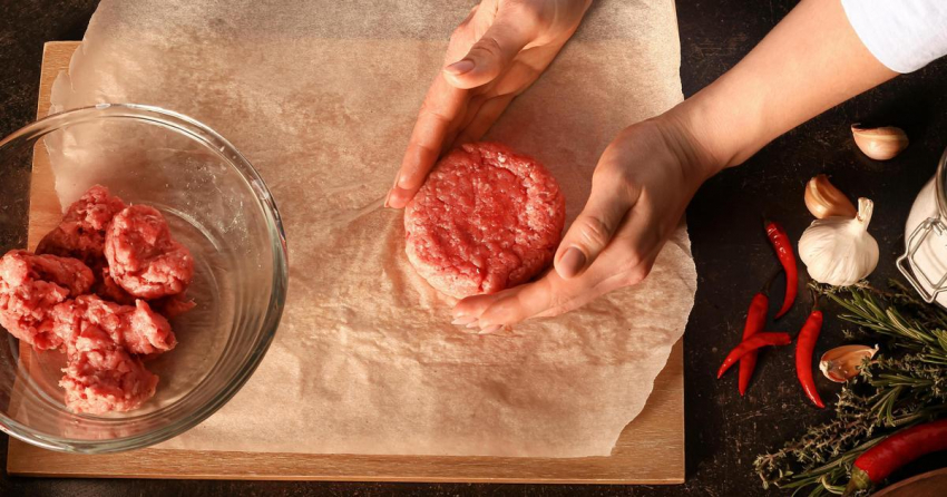 Идеальные котлеты: как на самом деле готовить фарш и что туда класть нельзя
