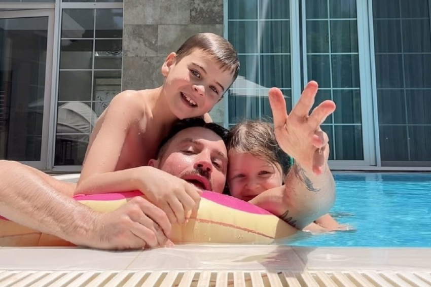 Сергей Лазарев снял резвящихся на пляже повзрослевших детей