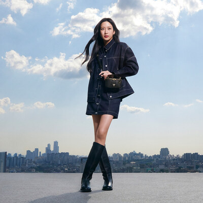 Актриса и амбассадор TUMI Мун Гаён снялась в коллекции Voyageur Leather и 19 Degree Frame