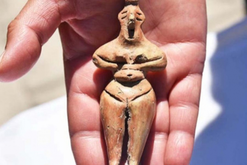 Уникальная 8000-летняя женская статуэтка найдена в Турции