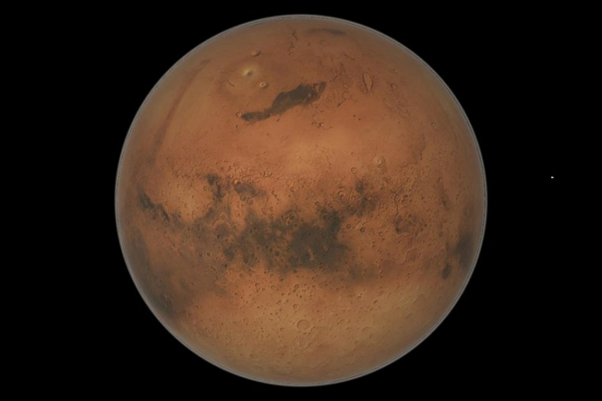 Давно потерянная луна объясняет странную форму Марса и его экстремальный рельеф