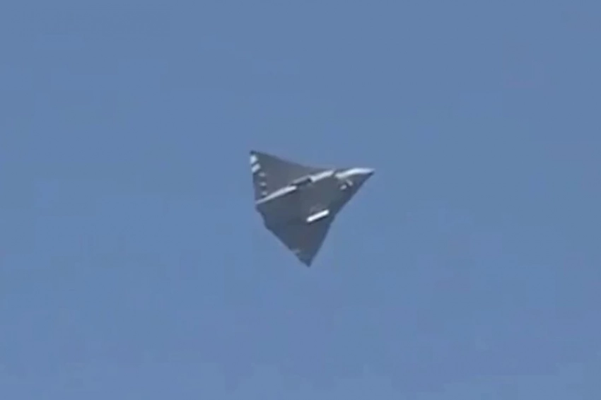 «Белый император» в небе: КНР испытала истребитель VI поколения