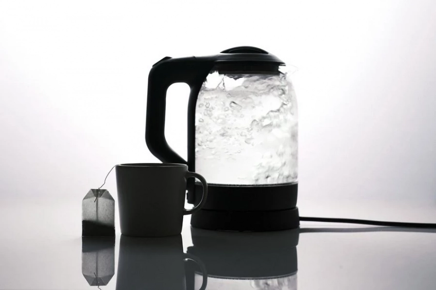 Ученые объяснили, опасно ли употреблять воду, кипяченую несколько раз