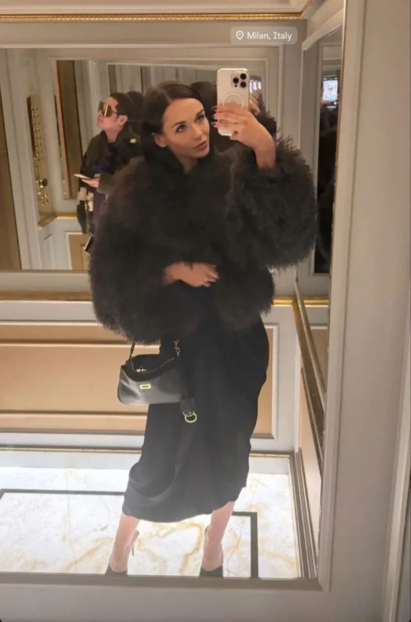 Софья Синицына в платье с открытой спиной посетила оперу в Ла Скала