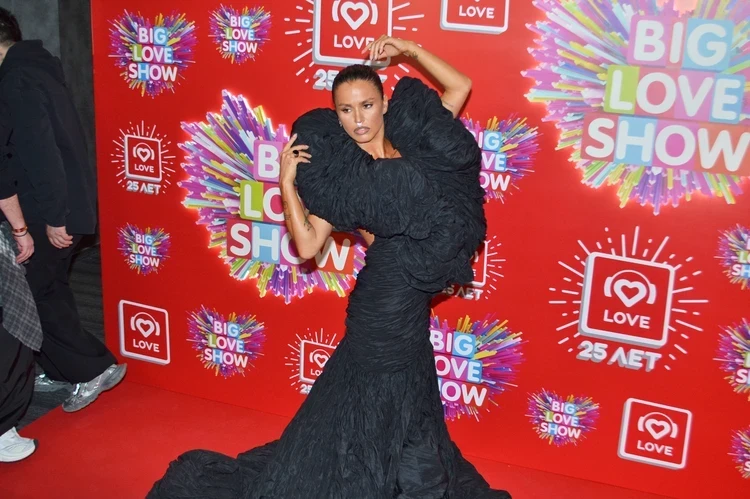 Серябкина рассказала о ревности мужа, Бузова учинила скандал, а Билан пообещал отрастить новую бороду: как прошло Big Love Show 2025