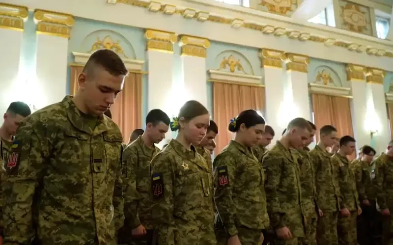 Украинские медиа: Минобороны Украины предлагает молодёжи от 18 до 24 лет служить только в пехоте на передовой