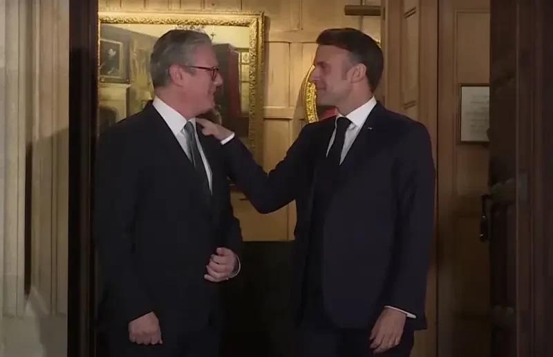 Британская пресса: Макрон и Стармер попытаются отговорить Трампа от дальнейших переговоров с РФ, предложив альтернативу