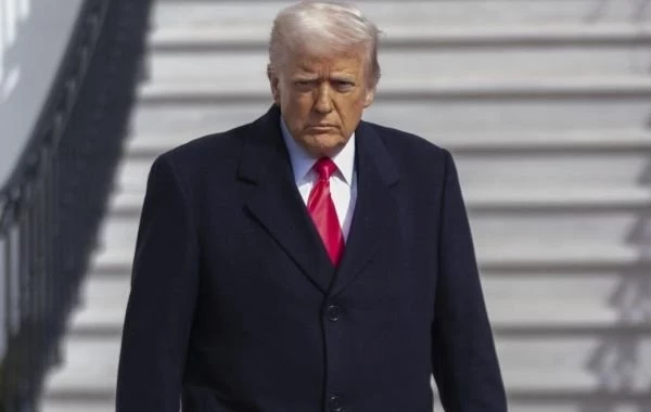 В Белом доме объяснили синяк на ладони Трампа частыми рукопожатиями