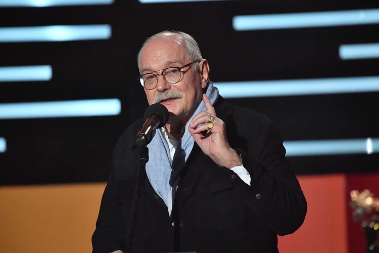 Молодая жена Евгения Петросяна поддержала Никиту Михалкова: дождалась удобного момента