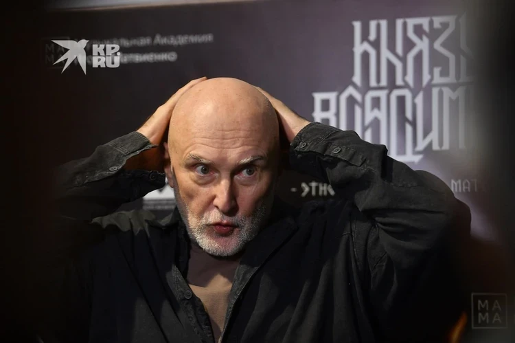 SHAMAN взлетел: Чем певец удивил поклонниц на премьере этно-оперы «Князь Владимир» в Петербурге