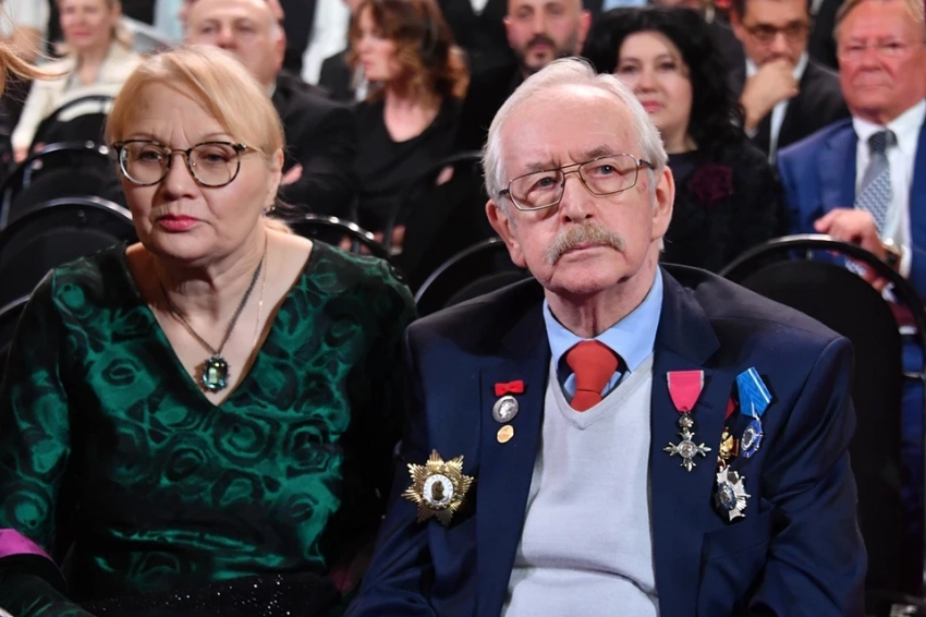 «Это огорчает и не выглядит искренней озабоченностью»: Жена Василия Ливанова выступила против фейков о состоянии артиста