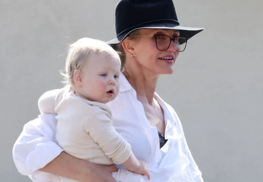 Кэмерон Диас появилась на публике с годовалым сыном