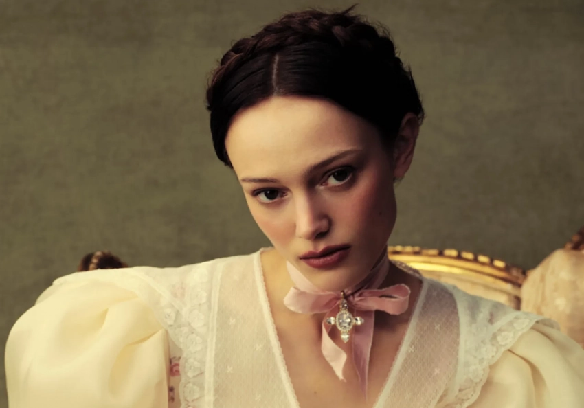 Симона Куст стала лицом новой коллекции Ulyana Sergeenko