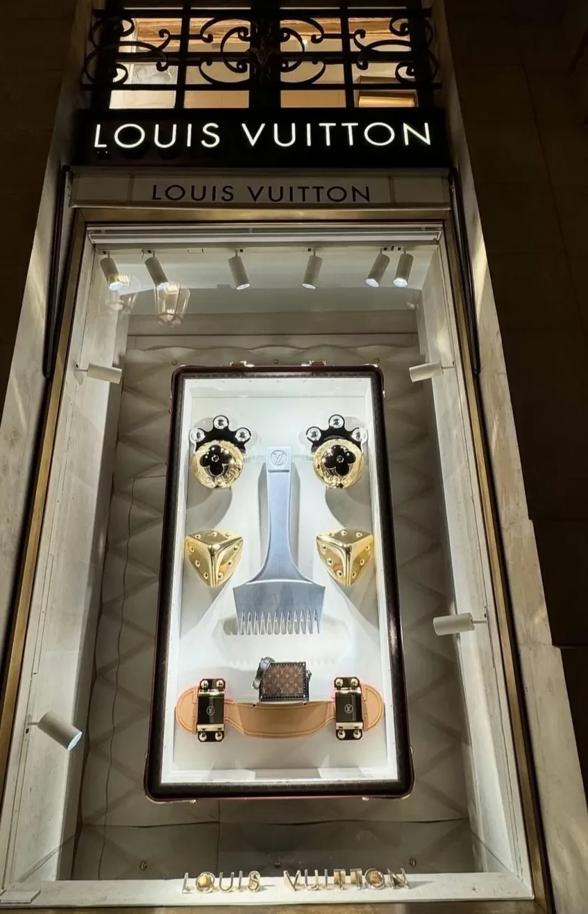 Музей Пикассо и бутик Louis Vuitton: Надежда Оболенцева показала новые фото из поездки в Париж