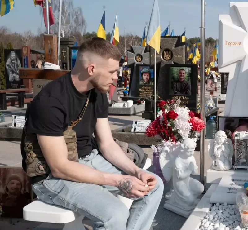 «Украинцы опасаются мира с Россией»: французский журналист привёл странный довод, посетив киевское кладбище