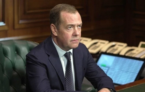 Медведев рассказал, чем обернётся для Зеленского согласие на сделку по ресурсам