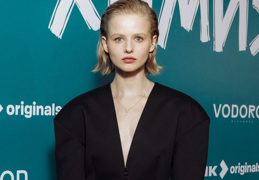 Саша Бортич, Аглая Тарасова и Анна Цуканова-Котт с новым бойфрендом на премьере сериала "Между нами химия"