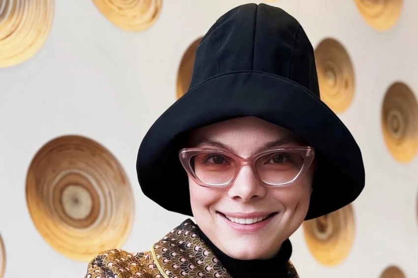 Брухунова оправдалась за нелепые наряды словами известного дизайнера