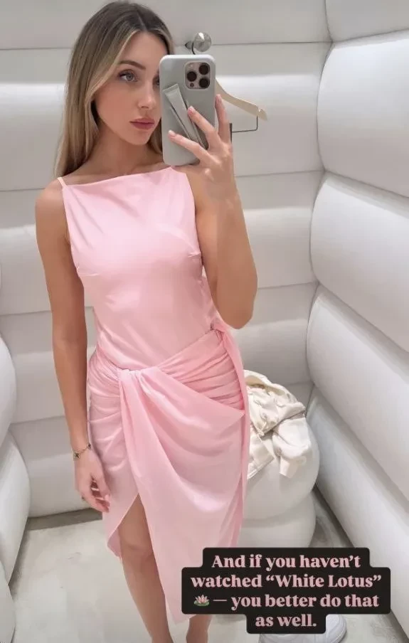 Девушка Павла Дурова Юлия Вавилова повторила вирусный образ Jacquemus из сериала "Белый лотос"