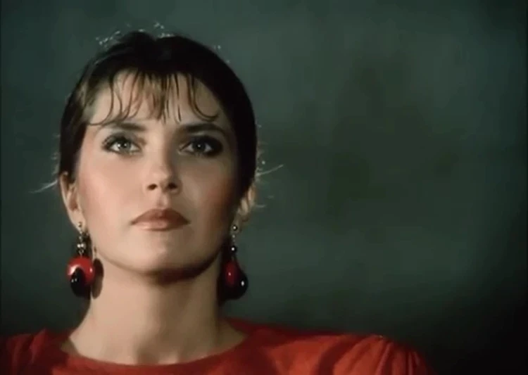 Очаровала миллионера, сбежала из-под венца и вышла замуж за дворника: невероятные повороты судьбы Веры Сотниковой