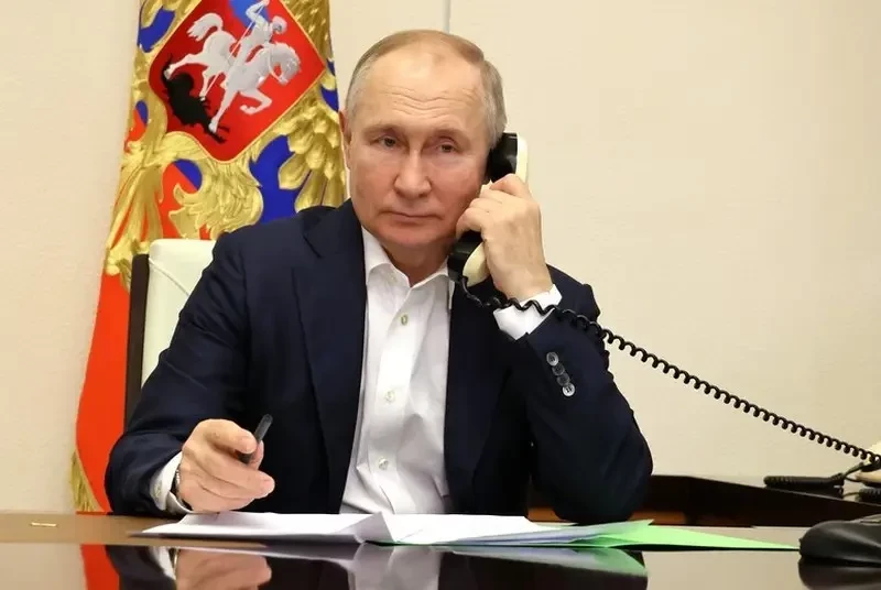 Путин по телефону поздравил командующего группировкой и командиров подразделений, освобождавших Курскую область