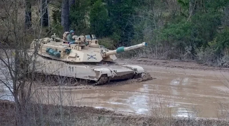 «Ахиллесова пята американского танка»: в испанской прессе назвали Abrams неподходящим для болотистой местности