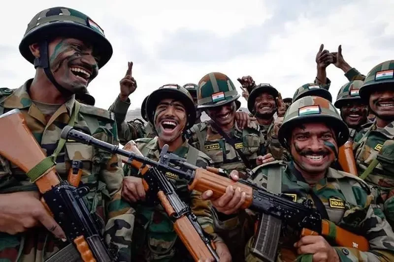 Исламабад заявляет о готовности Индии нанести удар по Пакистану, на границе продолжаются интенсивные боестолкновения