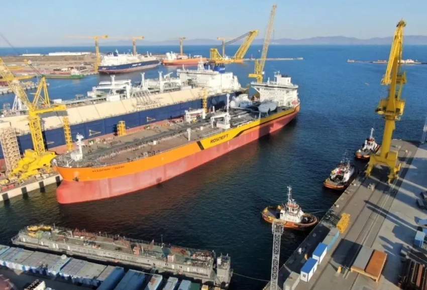 Это casus belli: в США предложили захватывать танкеры российского «теневого флота» и продавать нефть