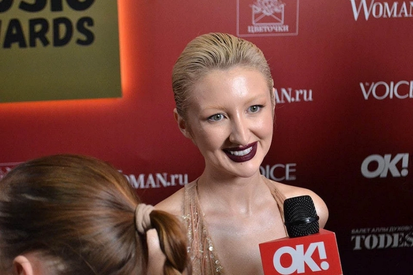 Певица Марго променяла Киркорова на Тимати, а Хилькевич принесла куклу вместо дочки: что творилось на красной дорожке премии «Жара»