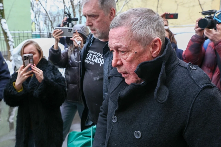 Три дня на воле Михаила Ефремова: Актер держит Великий пост, собрался на кладбище