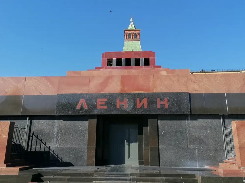 «Ленин жил...»: и спустя 155 лет со дня рождения идут споры о фигуре Ильича и его роли в истории страны