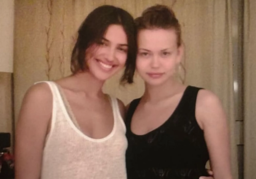 Ирина Шейк опубликовала архивное фото со старшей сестрой в честь её дня рождения