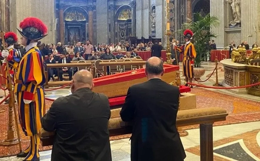 Киевский режим предлагает провести саммит по Украине в Риме в день похорон папы римского