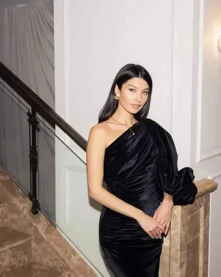 "Изначально он вёл себя как джентльмен". Юлия Ван раскрыла подробности своих отношений с миллиардером Михаилом Хубутией, которого она обвинила в нападении с топором