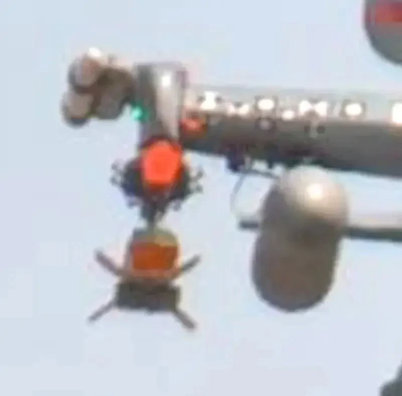 «Будут поражать ЗРК С-400»: американские вертолёты AH-1Z замечены с модулем Red Wolf