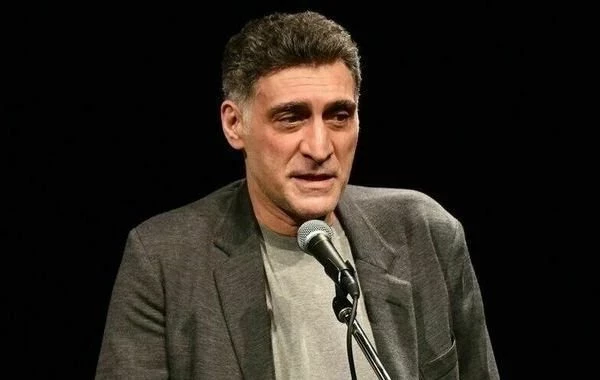 Организм ведёт тяжёлую борьбу: свежие данные о состоянии здоровья режиссёра Тиграна Кеосаяна на 03.05.2025