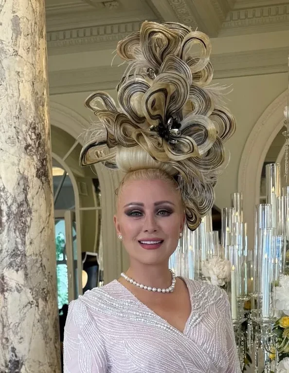 Лену Ленину призвали запретить в Каннах из-за её причёсок. Она в ответ пообещала "переспать с кем надо"