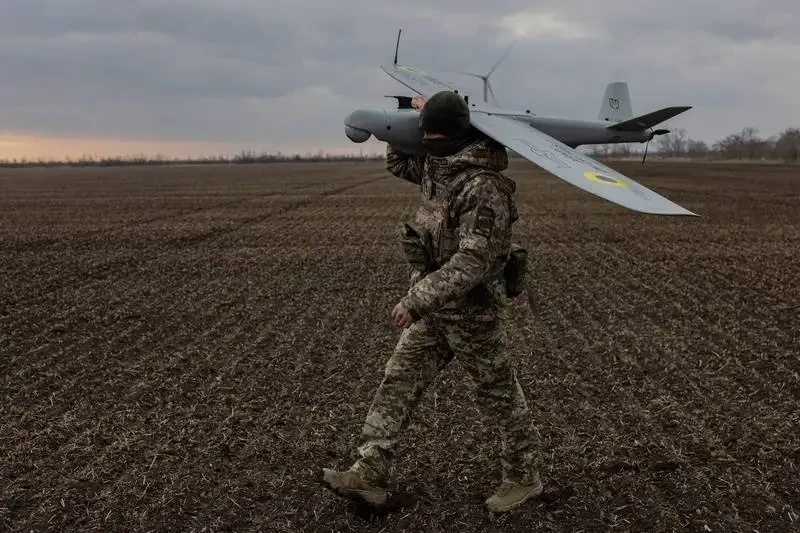 Начавшаяся накануне вечером атака украинских БПЛА на Россию продолжается, Киев пытается нанести удары по Москве