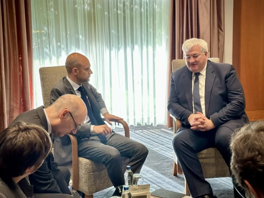 Прибытие главы МИД Франции в Турцию говорит о том, что Европа намерена спускать директивы украинской делегации