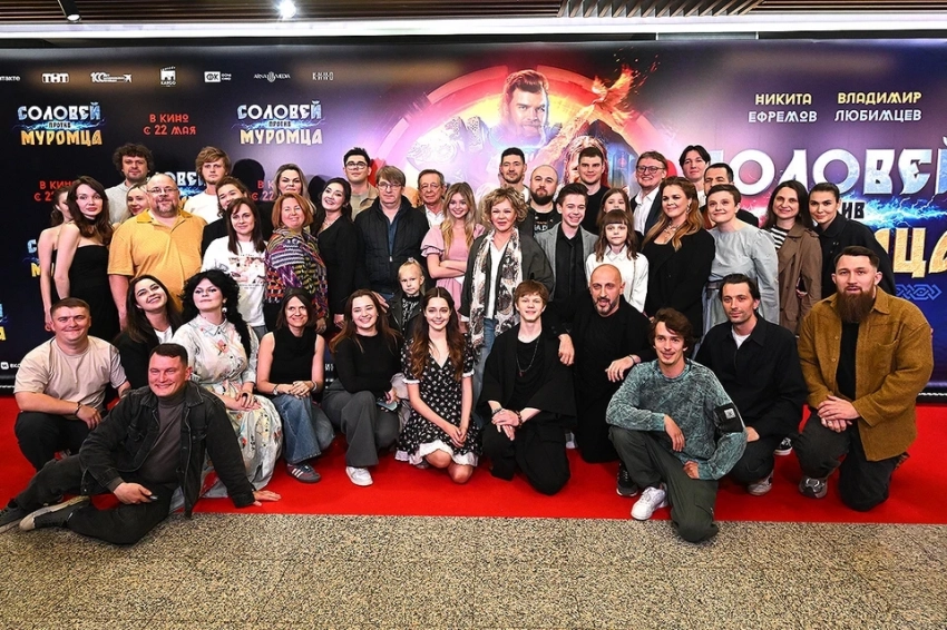 Премьера блокбастера «Соловей против Муромца»: Владимир Любимцев с семьей, цветущая Елена Валюшкина и Анна Калашникова с откровенным декольте