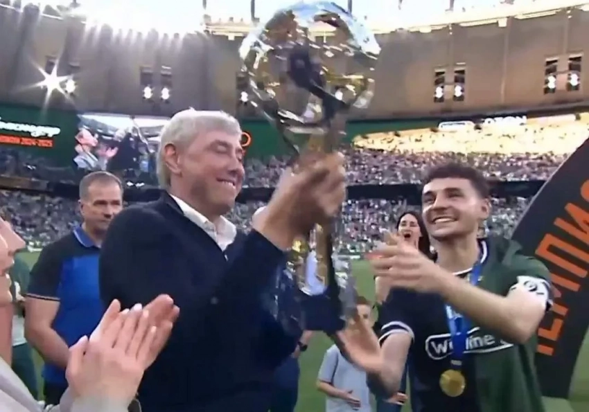 "Сбылась мечта". В сети поздравляют миллиардера Сергея Галицкого, чей футбольный клуб "Краснодар" впервые в истории стал чемпионом России