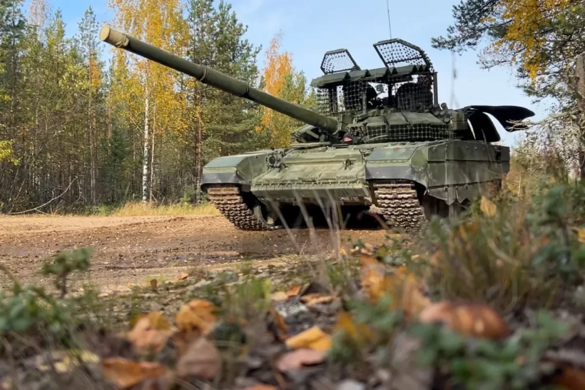 В освобожденной Заре (ДНР) боевики ВСУ наблюдают с дрона, как местные жители встречают армию России
