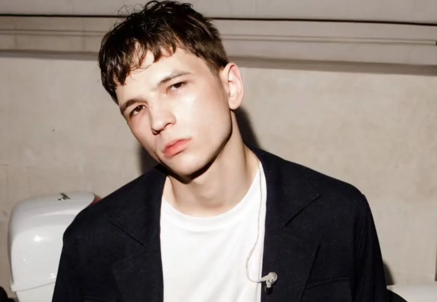 Рэпер Vacio вышел на связь после "отмены" из-за "голой вечеринки" и представил новый трек