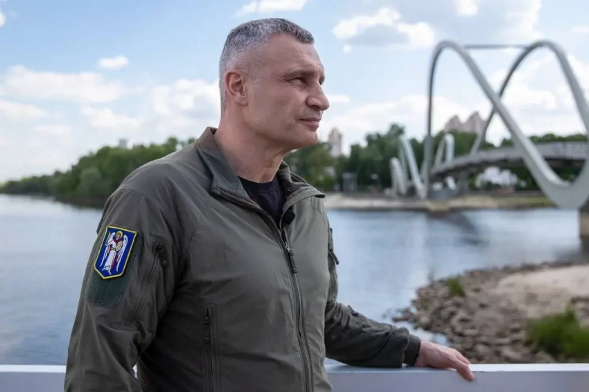 «Копает под Кличко»: Зеленский снял с должностей глав администраций практически всех районов Киева