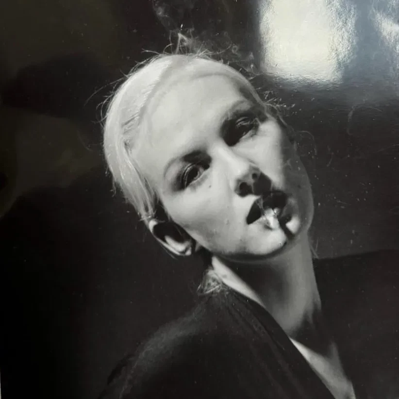 Рената Литвинова показала, как выглядела в молодости, на фоне слухов о пластике