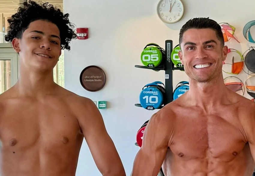 "Яблоко от яблони". Криштиану Роналду опубликовал новые фото с повзрослевшим сыном