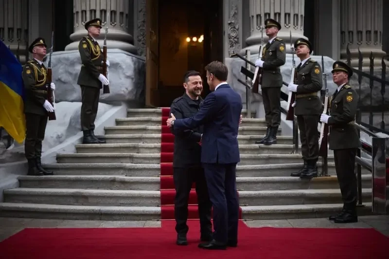 «Позиция России не изменилась»: Макрон после разговора с Путиным сообщил Зеленскому, что временного перемирия не будет