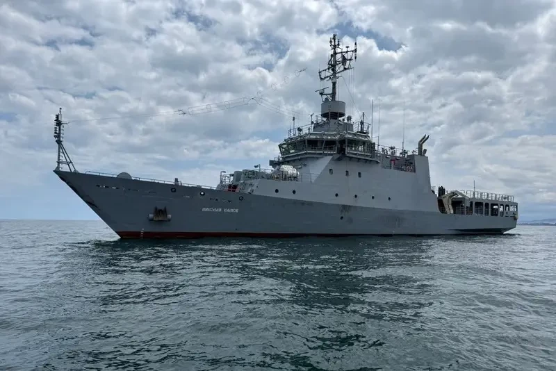 В Каспийском море начались заводские ходовые испытания учебного вертолётоносца проекта 14400 «Николай Камов»